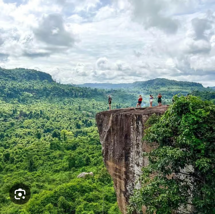 Banteay Srey temple and Kulen mountain Tour
